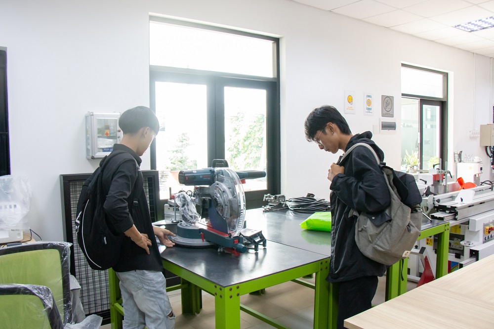 khoa fira dai hoc binh duong tham tt biic 4