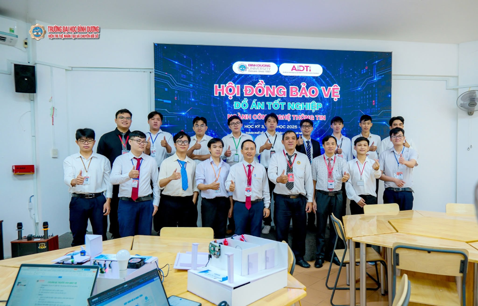 30 TÂN CỬ NHÂN CNTT BẢO VỆ THÀNH CÔNG ĐỒ ÁN TỐT NGHIỆP