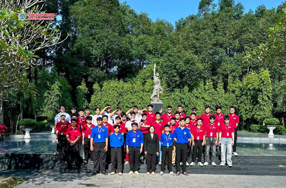 Tân sinh viên K29 AIDTI tham quan Nhà tù Phú Lợi đợt 2